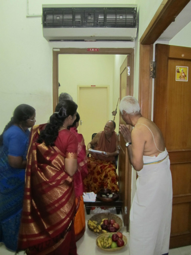 HJS members presenting Sanatan Panchang to Kanchi Shankaracharya